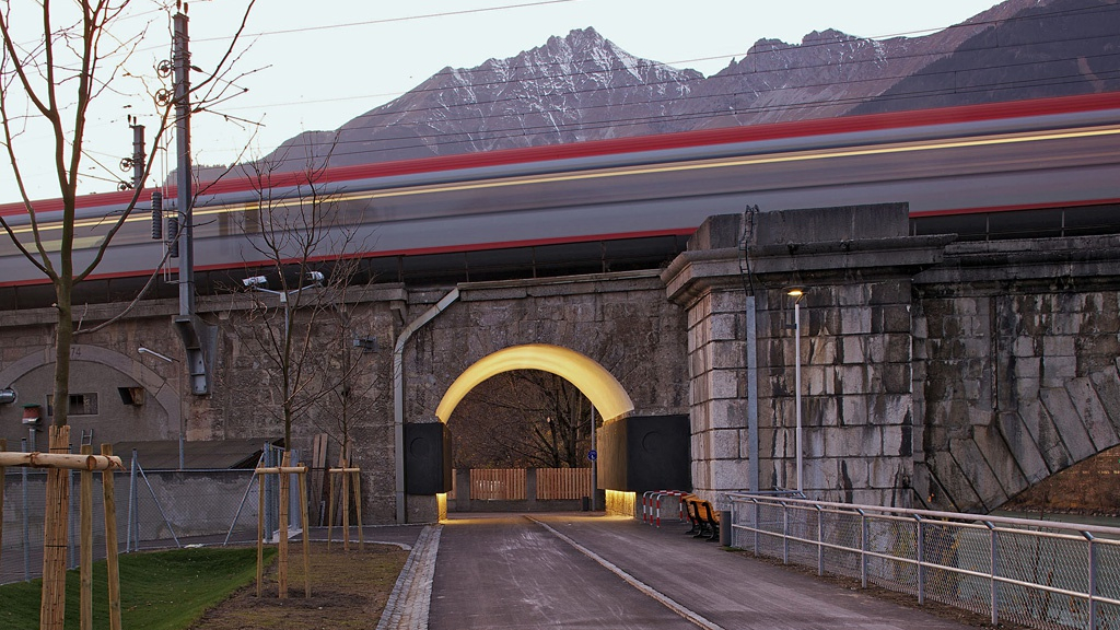 Viadotto ferroviario, Innsbruck - © Günter R. Wett.jpg